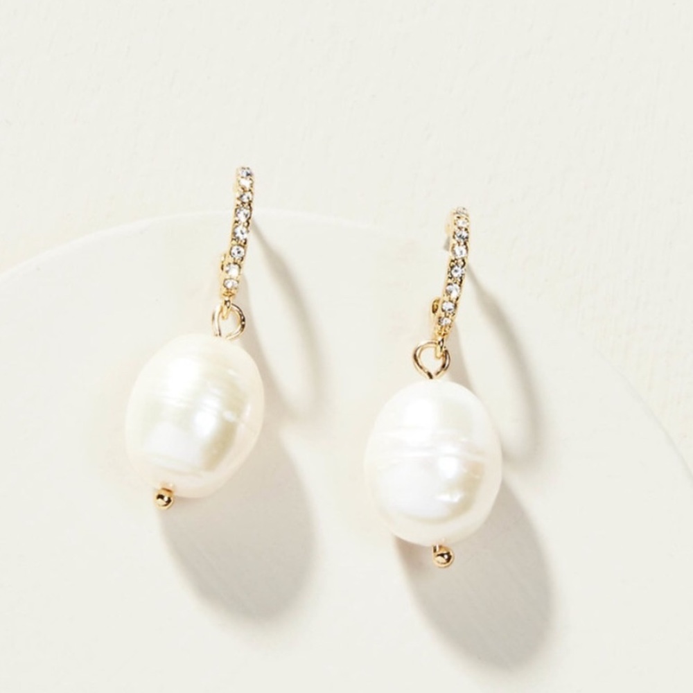 :: Stella & Dot Bohemian Pearl Huggie Earrings - Picture 2 of 8
